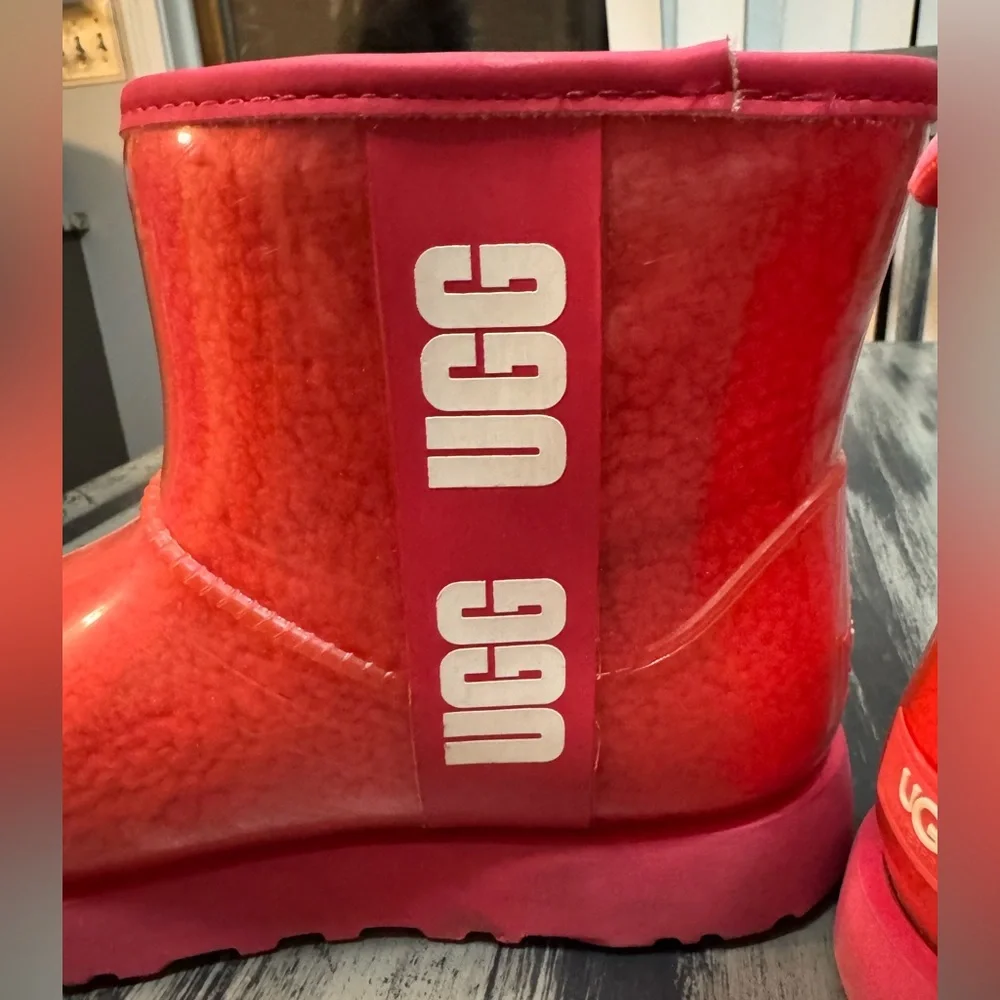 UGG Women's Classic Clear And Red Short Waterproof Boots Size 9 - Picture 13 of 15